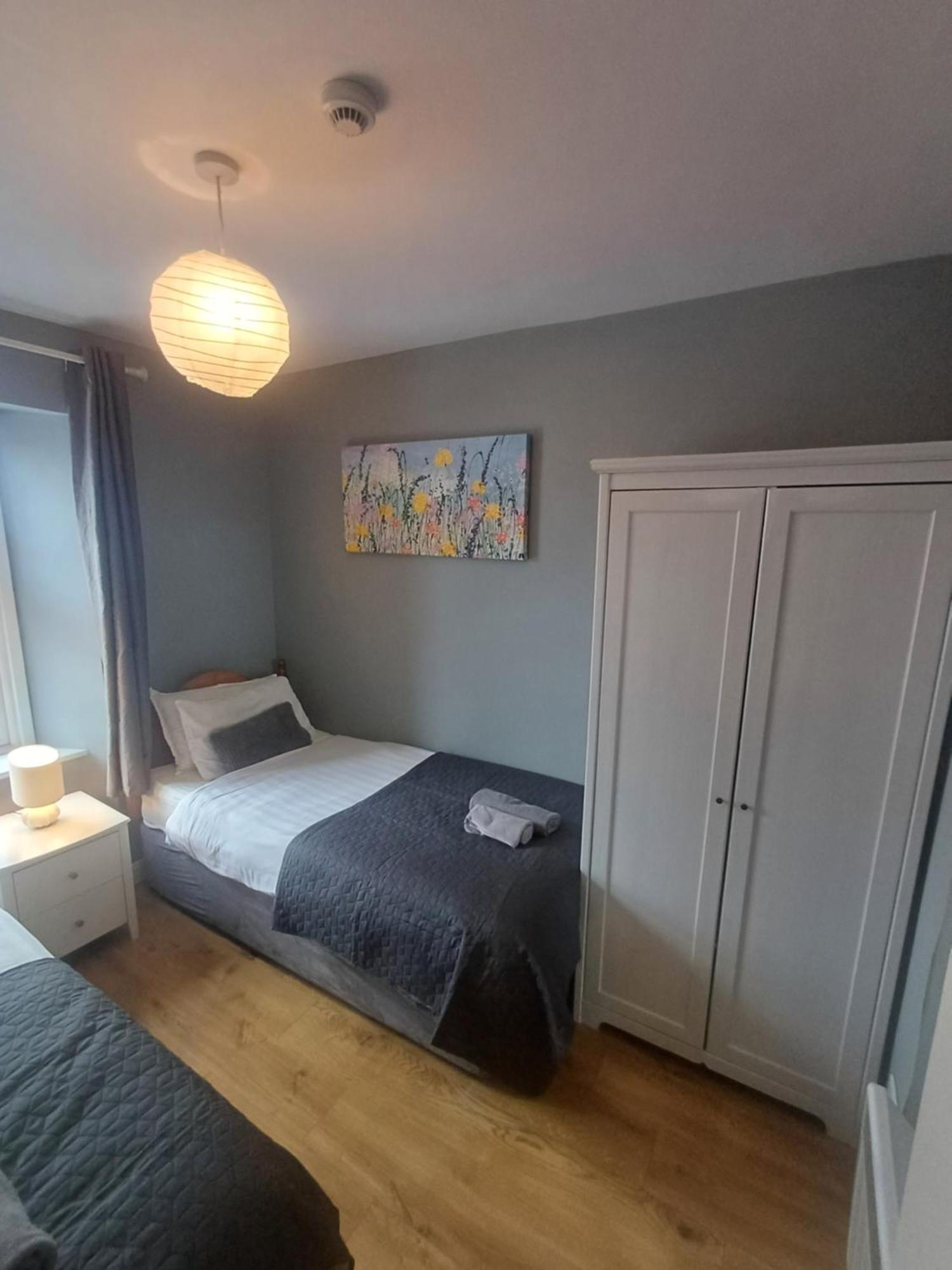 Clonbur House - Two Bedroom Village Apartment Γκάλγουεϊ Εξωτερικό φωτογραφία