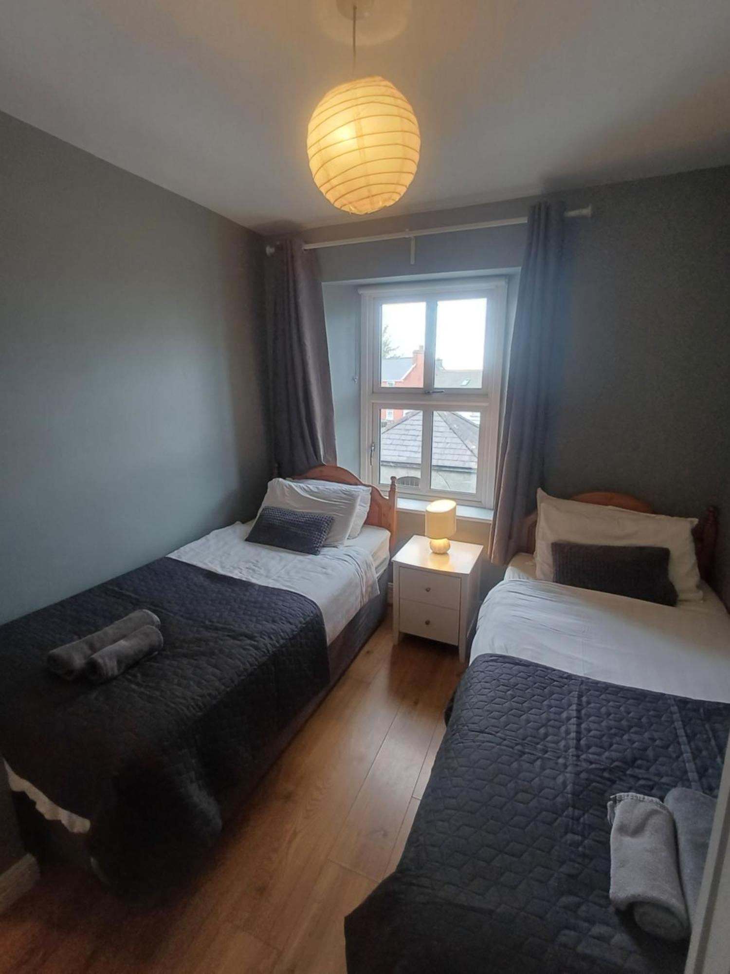 Clonbur House - Two Bedroom Village Apartment Γκάλγουεϊ Εξωτερικό φωτογραφία